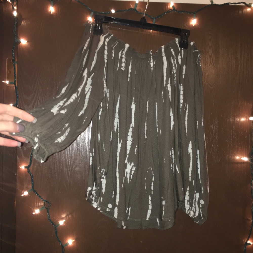 Off the shoulder loose shirt